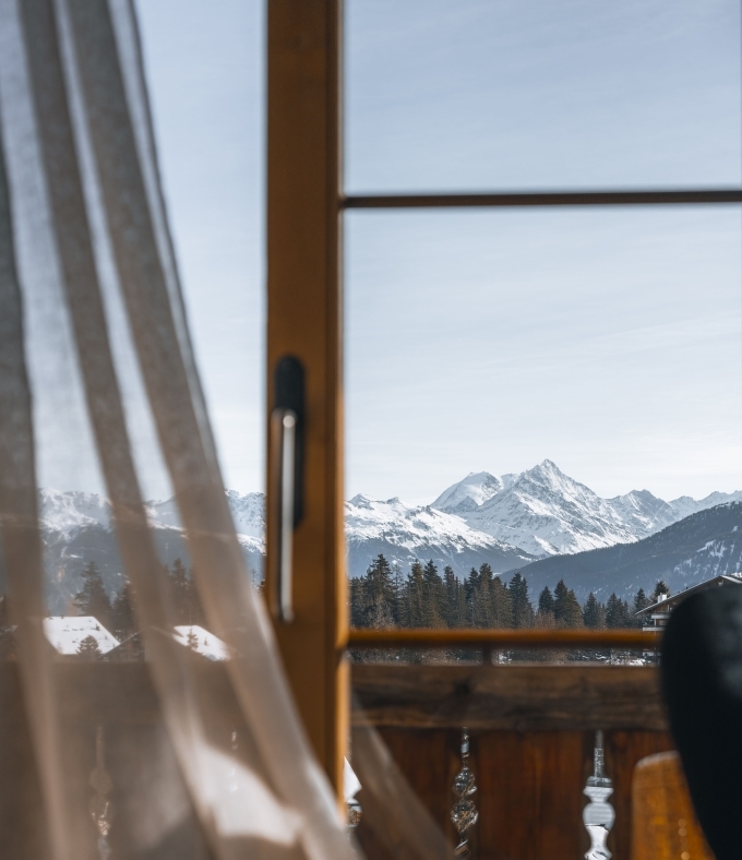 From the terrace of the Junior Suite, enjoy a breathtaking view of the peaks of the Valais Alps.