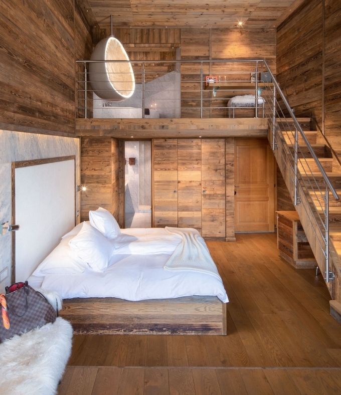 La Suite Loft allie l'&eacute;l&eacute;gance d'un duplex alpin au confort d'un h&ocirc;tel 5 &eacute;toiles avec vue sur les Alpes suisses.