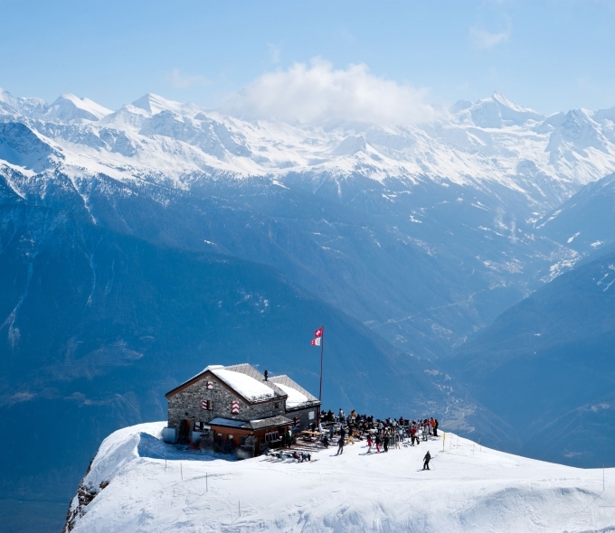 Offrez &agrave; vos invit&eacute;s une exp&eacute;rience unique en organisant votre &eacute;v&eacute;nement au sommet des montagnes de Crans-Montana.